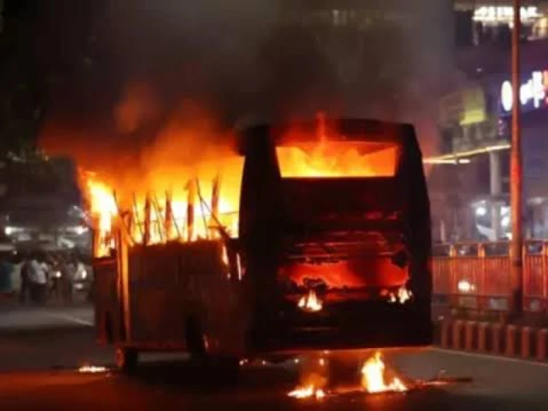 Moving bus catches fire in Mohakhali